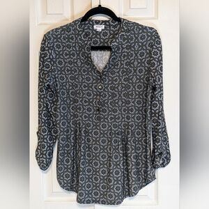 5/$25 Westport V Neck Blouse